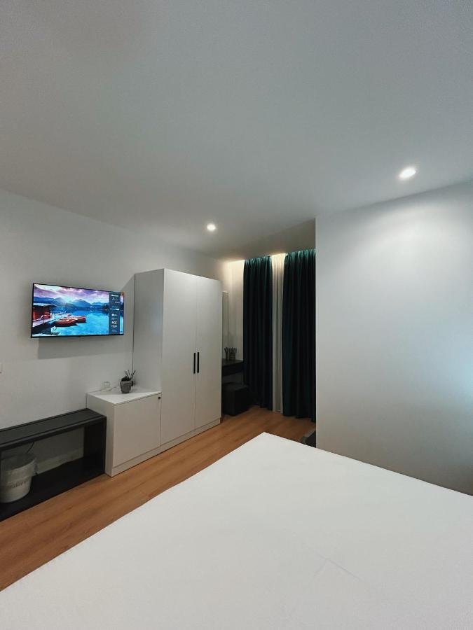Clinton Tirana Inn מראה חיצוני תמונה