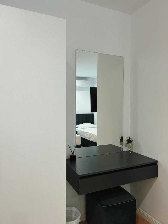 Clinton Tirana Inn מראה חיצוני תמונה