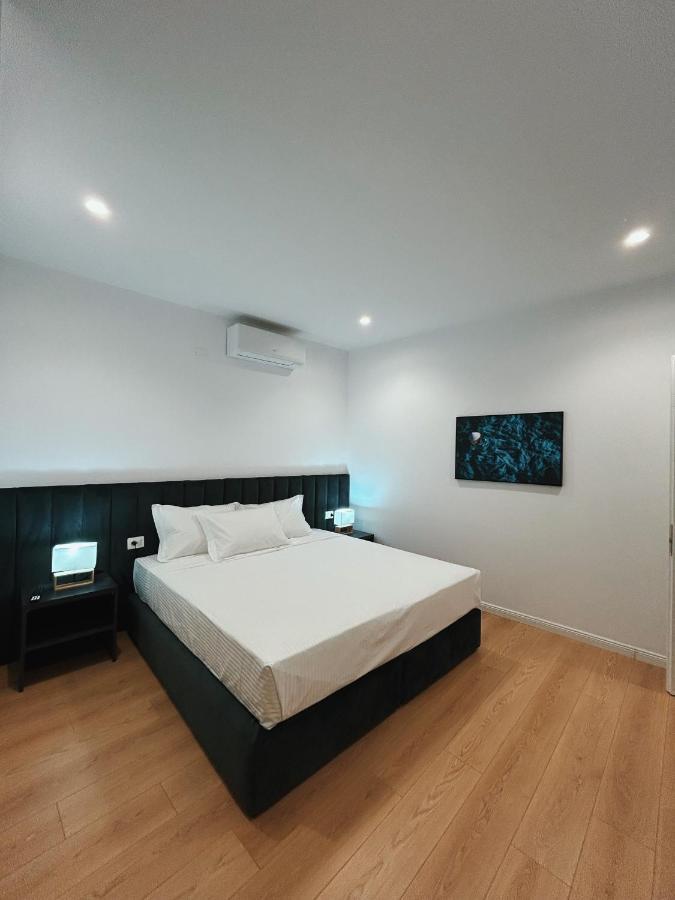 Clinton Tirana Inn מראה חיצוני תמונה