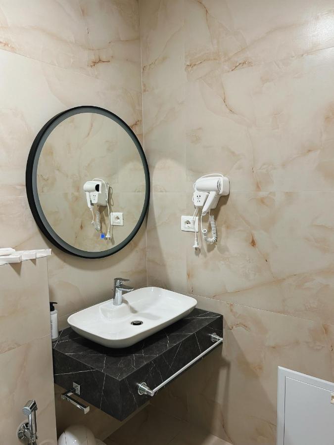 Clinton Tirana Inn מראה חיצוני תמונה