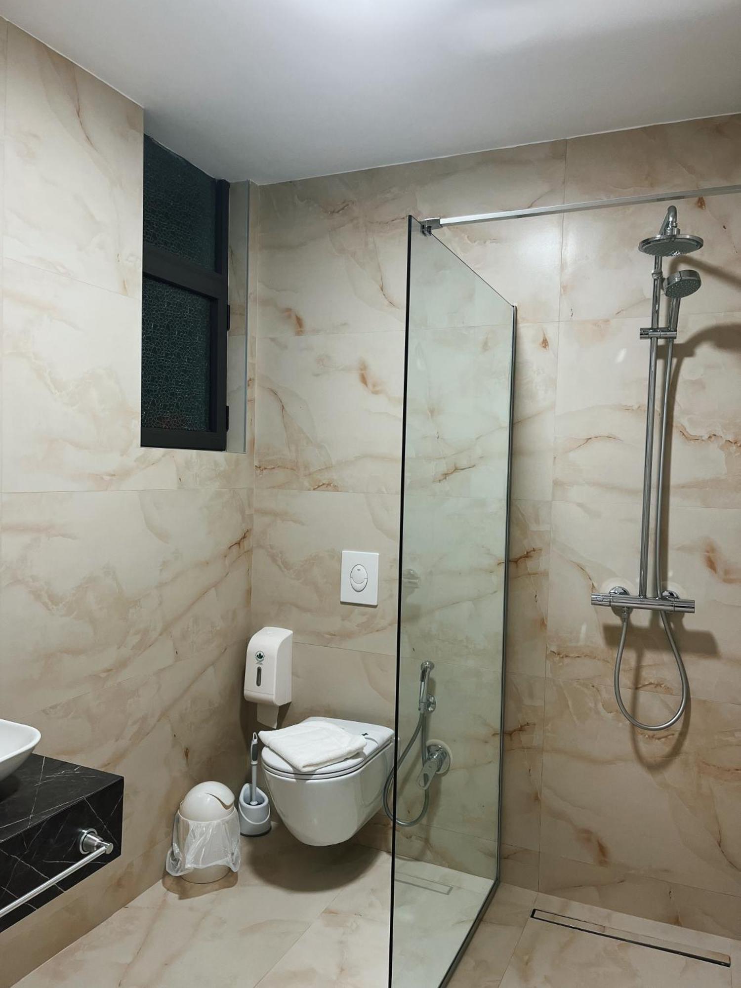 Clinton Tirana Inn מראה חיצוני תמונה