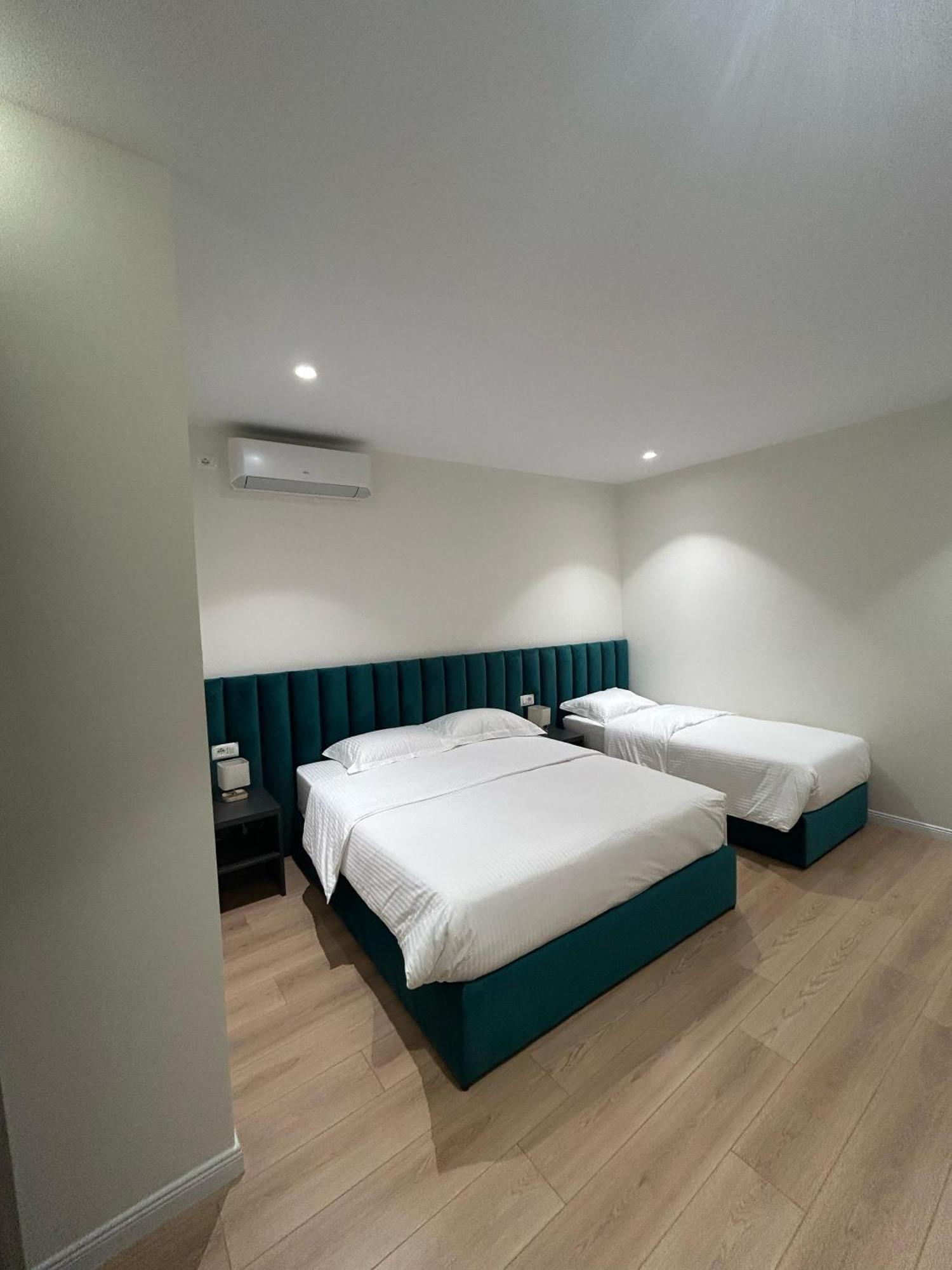 Clinton Tirana Inn מראה חיצוני תמונה