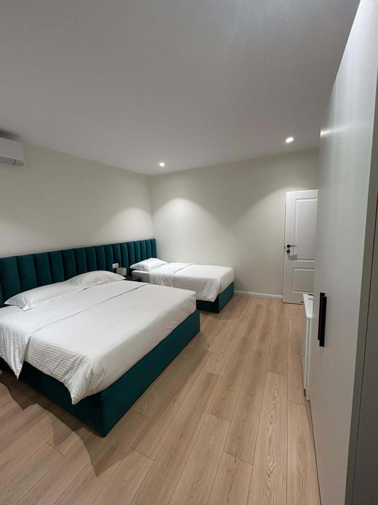 Clinton Tirana Inn מראה חיצוני תמונה