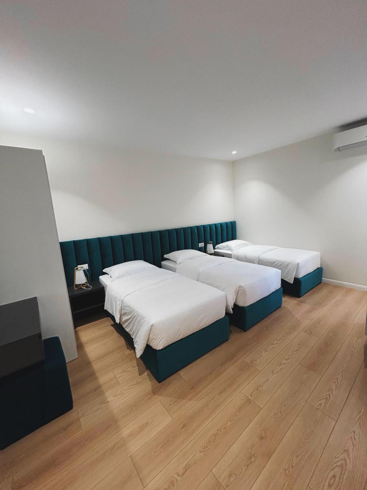 Clinton Tirana Inn מראה חיצוני תמונה