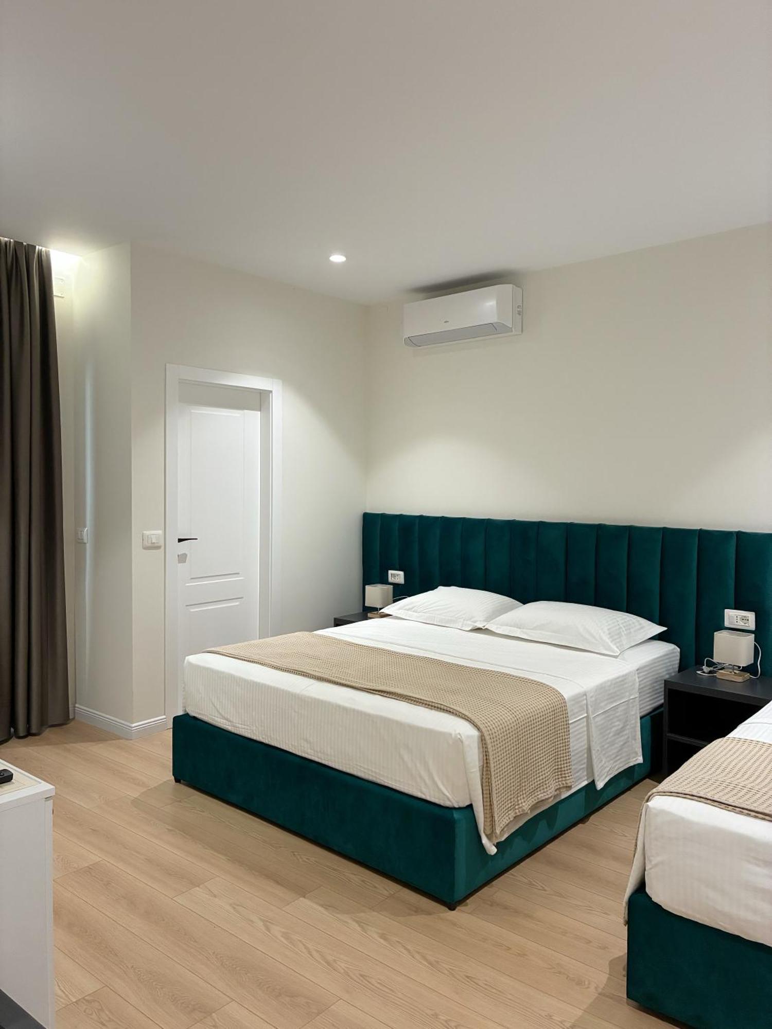 Clinton Tirana Inn מראה חיצוני תמונה