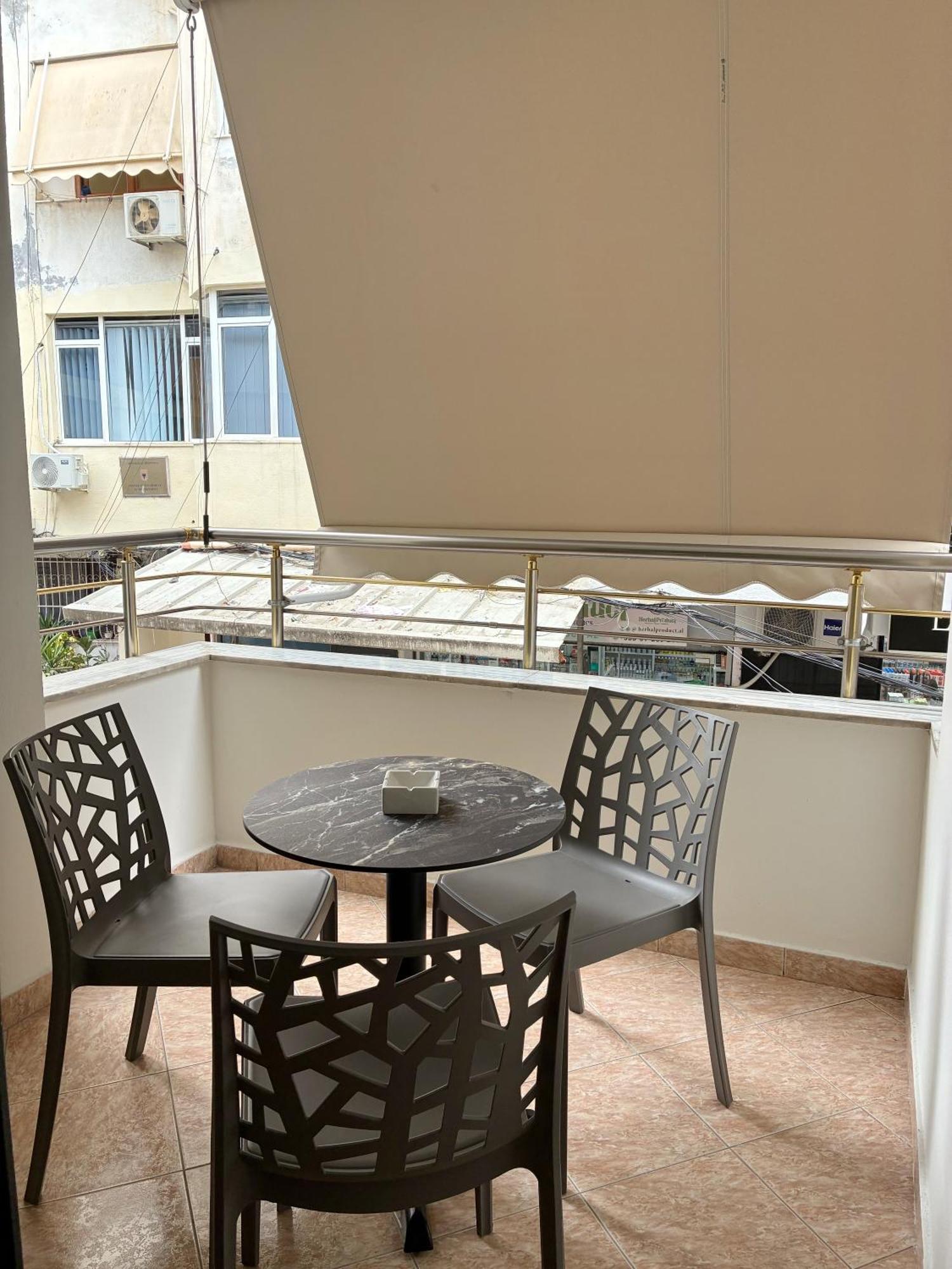 Clinton Tirana Inn מראה חיצוני תמונה
