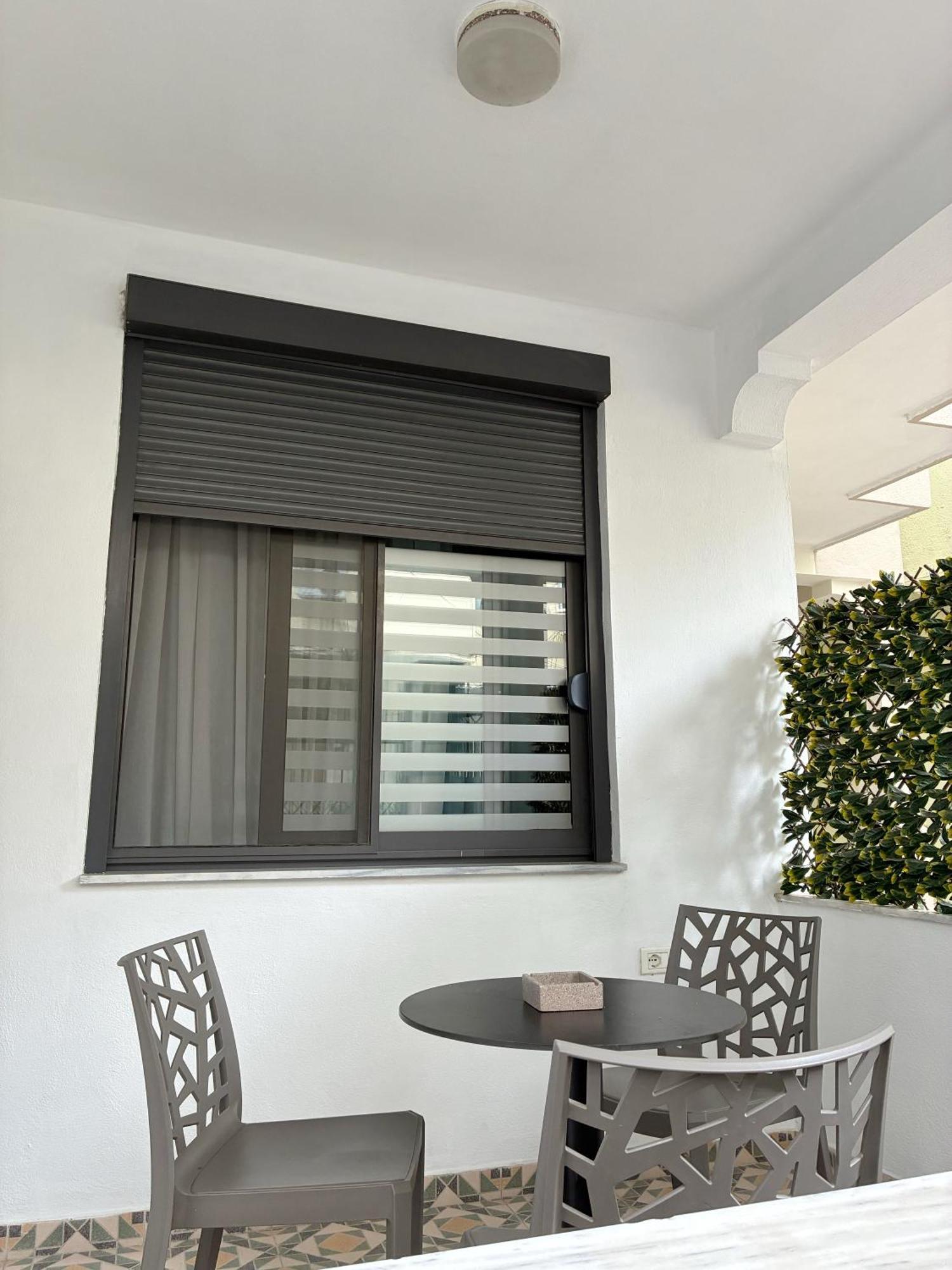 Clinton Tirana Inn מראה חיצוני תמונה