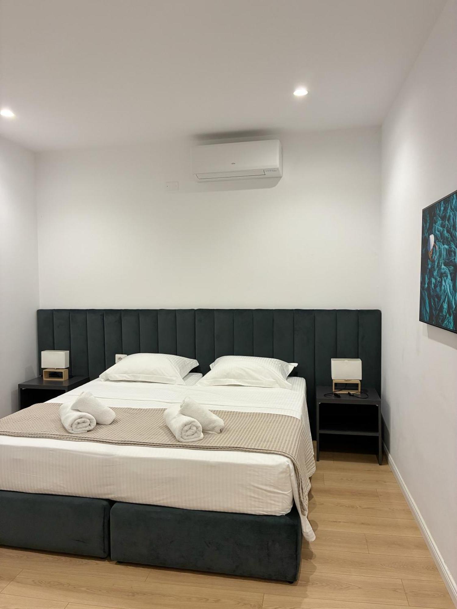 Clinton Tirana Inn מראה חיצוני תמונה