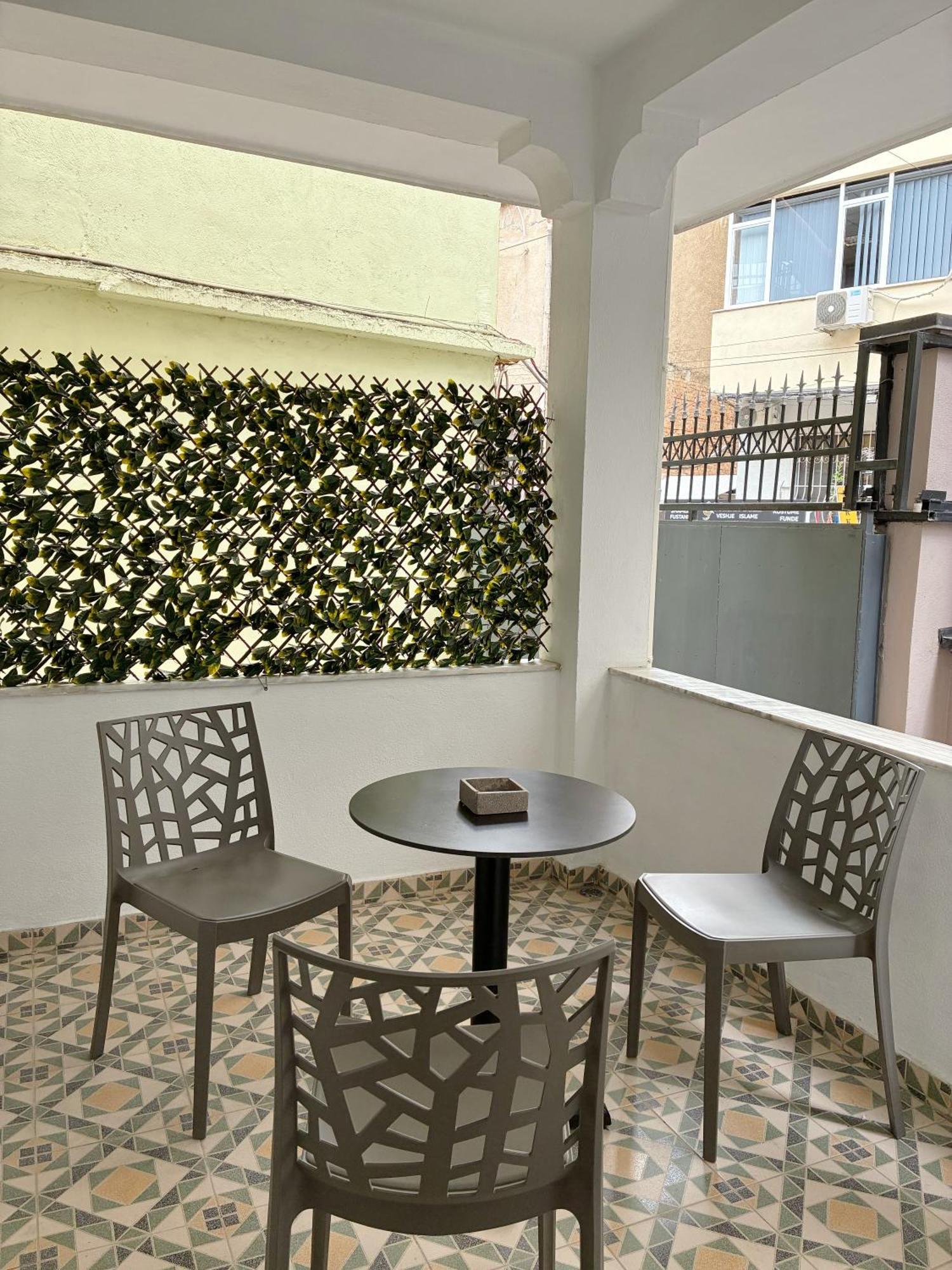 Clinton Tirana Inn מראה חיצוני תמונה